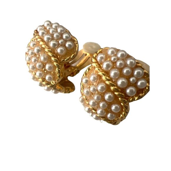 Vintage Clip-on Earrings Faux Pearls Seed Goldtone Elegant And Classic - Picture 2 of 9